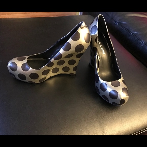 POUR LA VICTOIRE LEATHER POLKA DOT PLATFORM HEELS - Picture 8 of 12